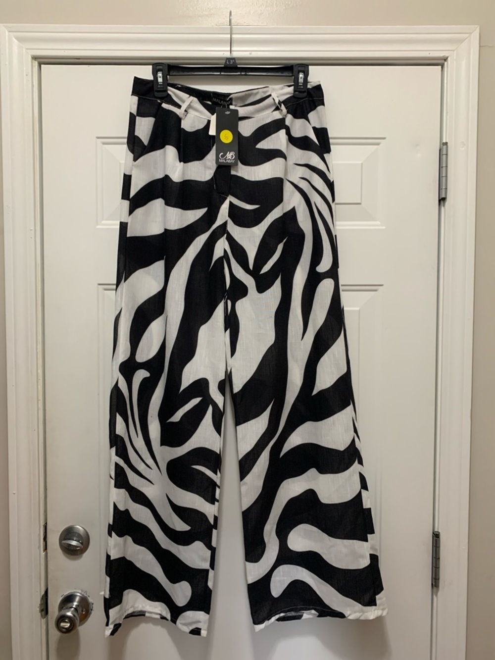3/$15 NWT Black & White Zebra Print Wide Leg Pants Size Medium